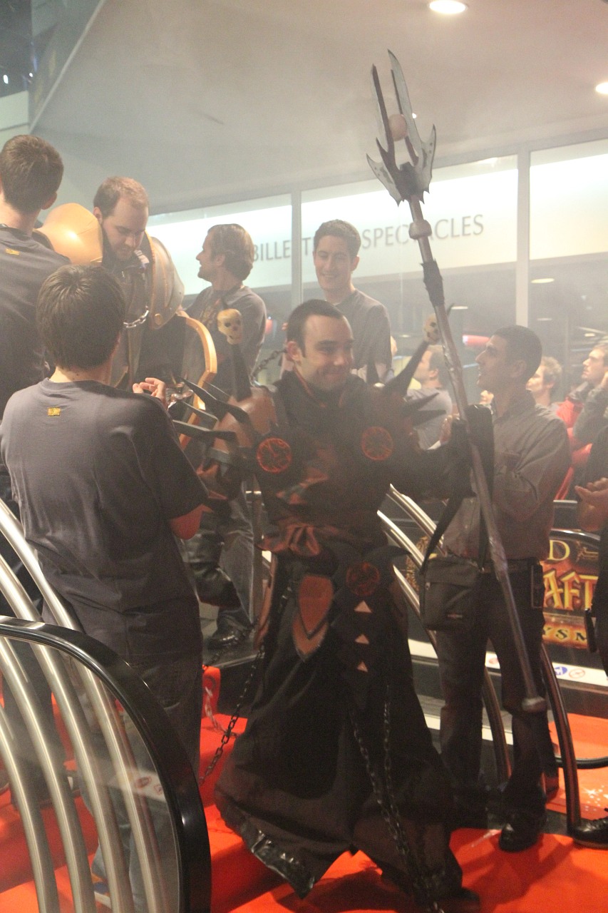 Sortie de World of Warcraft: Cataclysm aux Champs-Elysées.